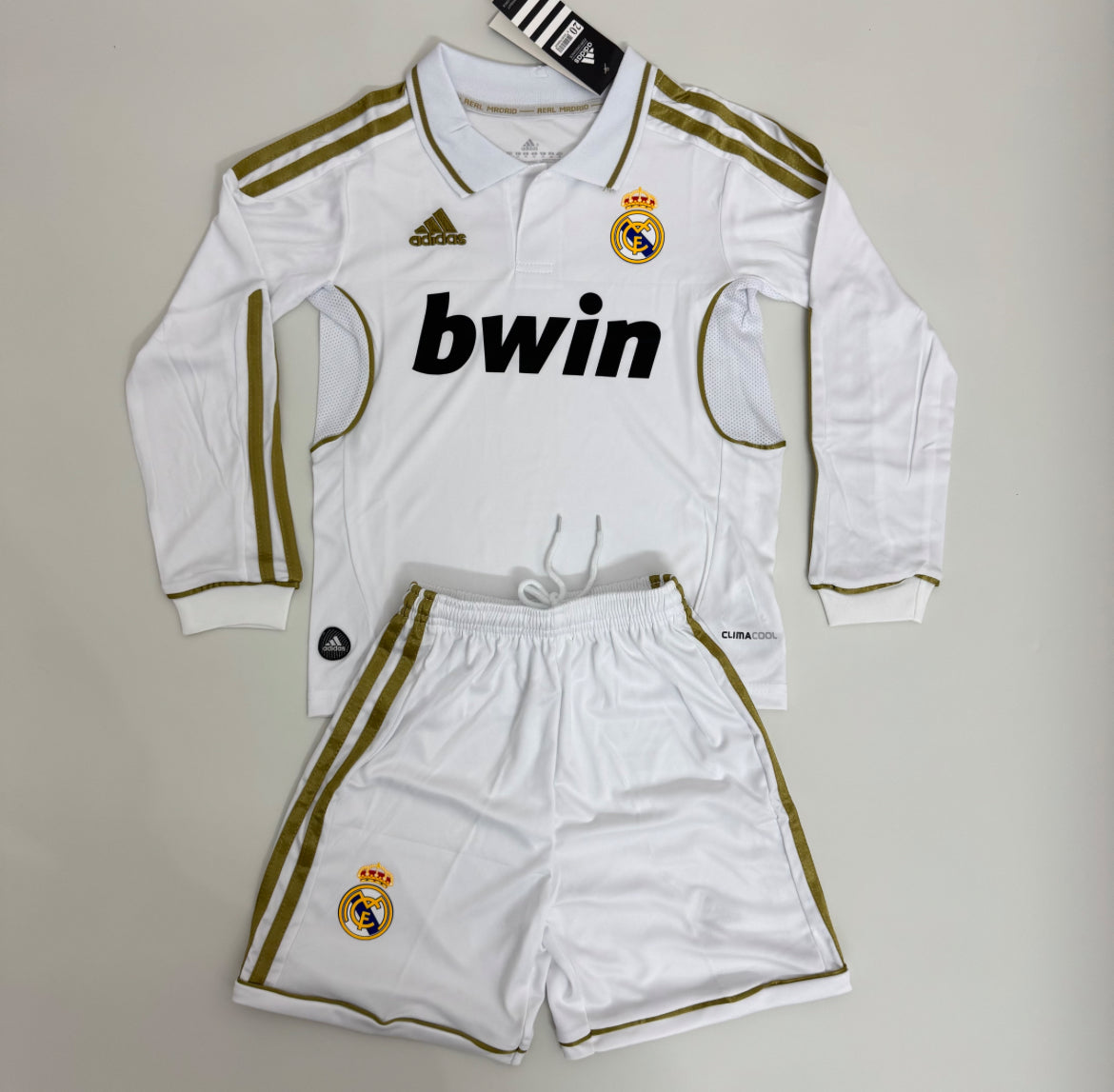 Long-sleeved shirt + retro Real Madrid 11/12 pants